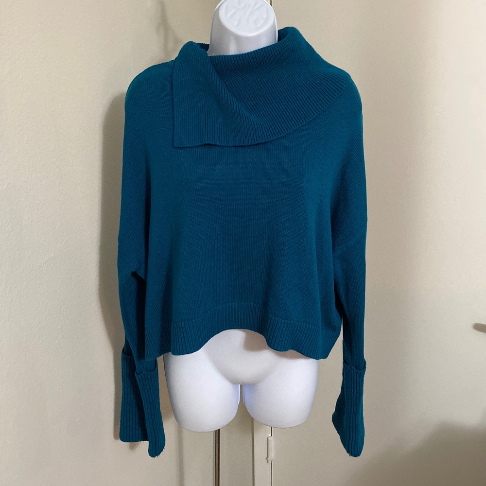 Revolve 525 Cropped Sweater